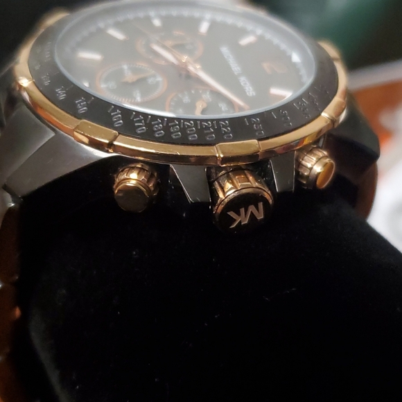 Michael Kors Watch - Picture 3 of 6
